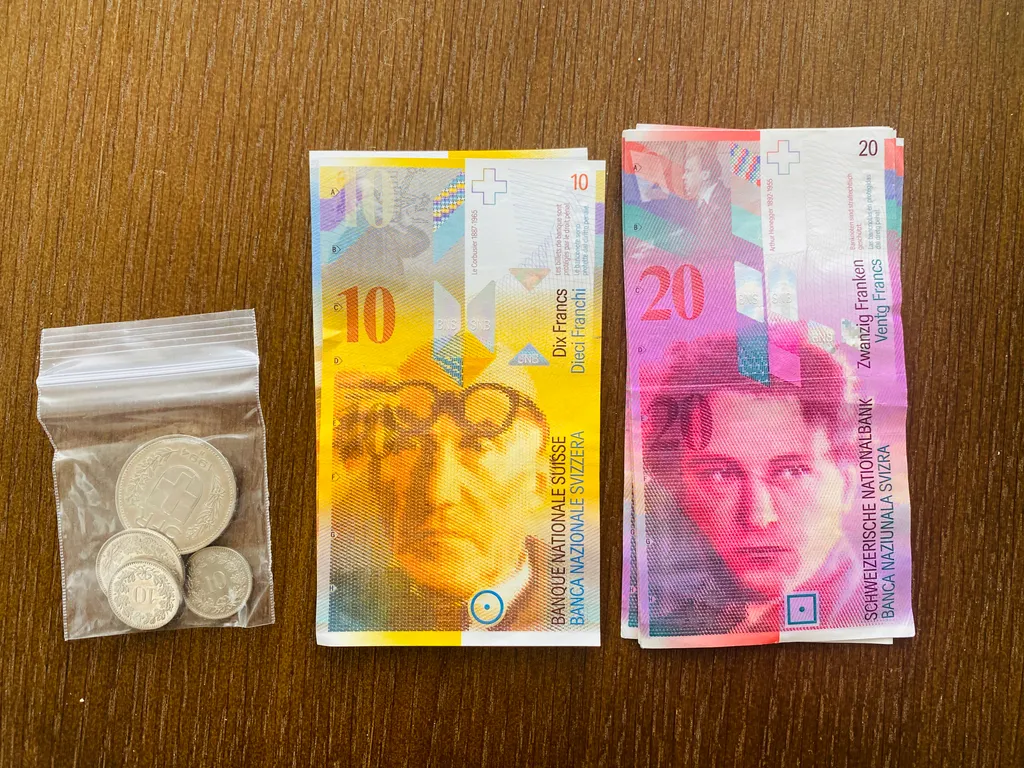 Swiss Francs (8th Series) 🇨🇭 photo 1