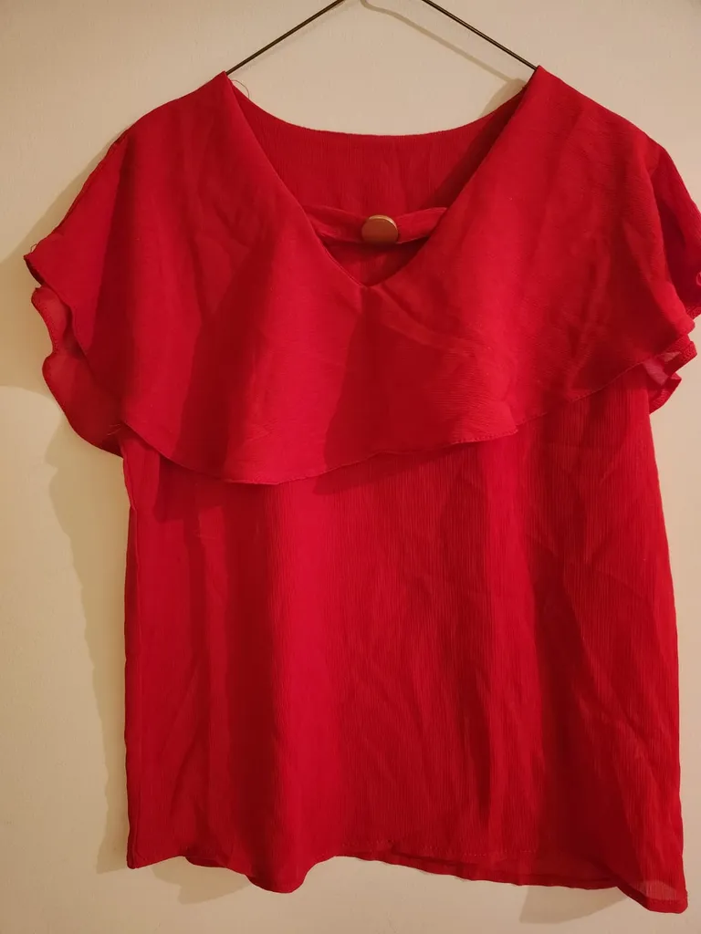 Red top  photo 1