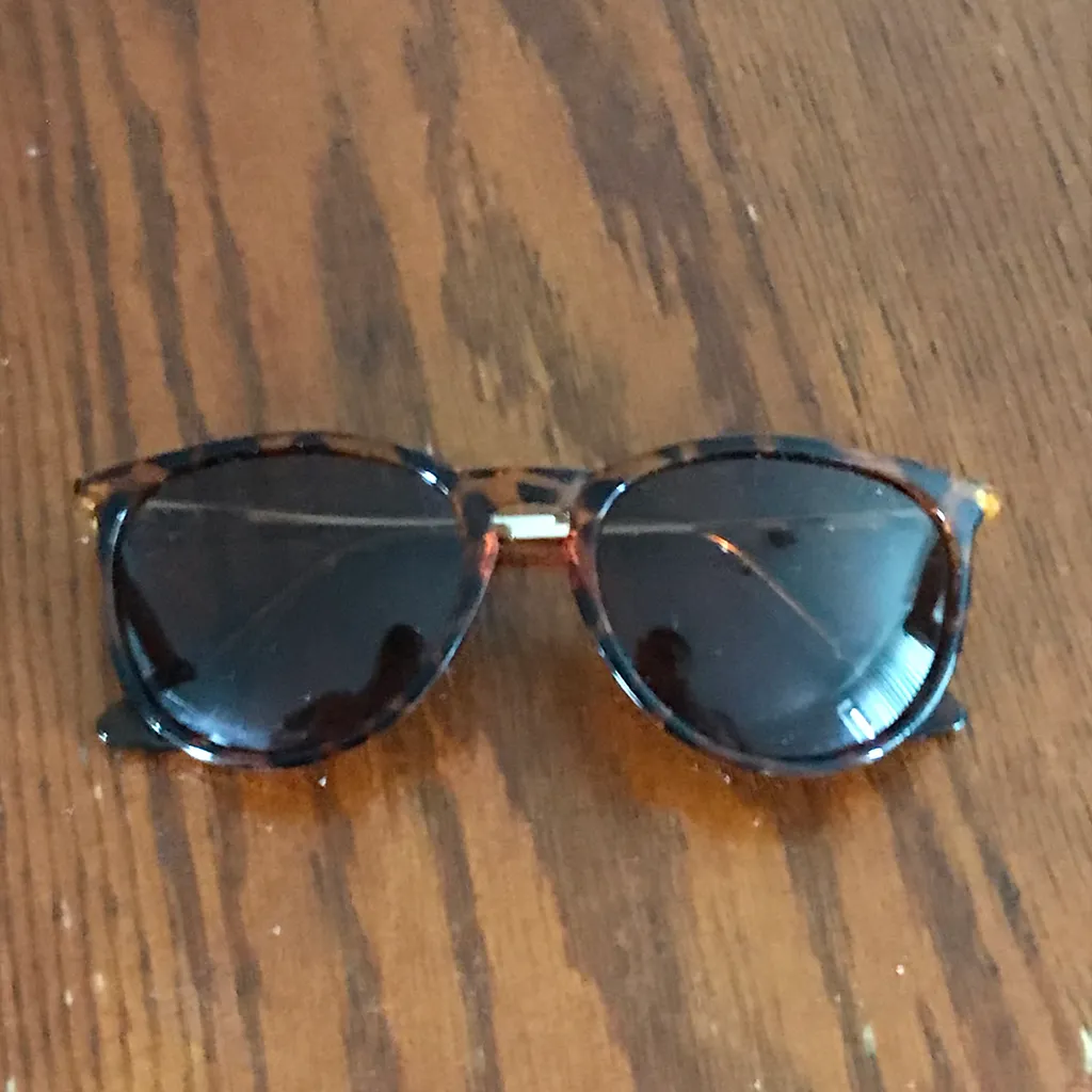 Cheap sunglasses photo 1