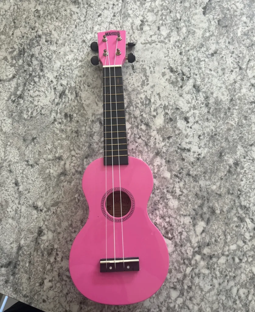 Mahalo MR1pk Ukulele Missing A String photo 1