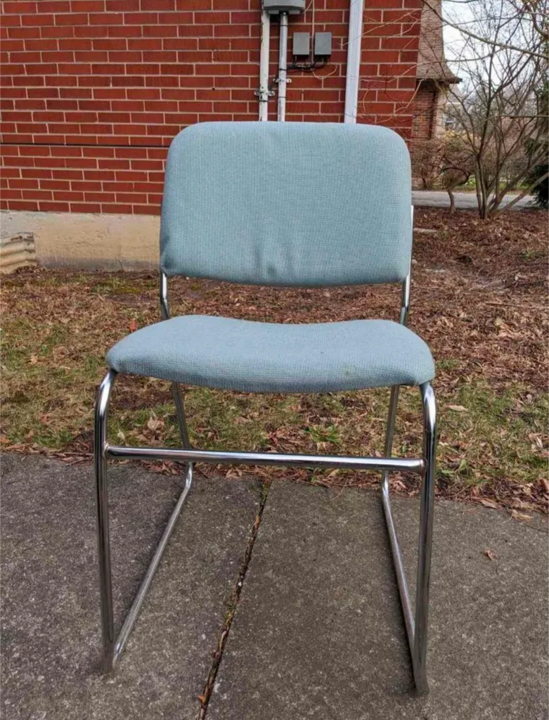 Sturdy grey office chair photo 1