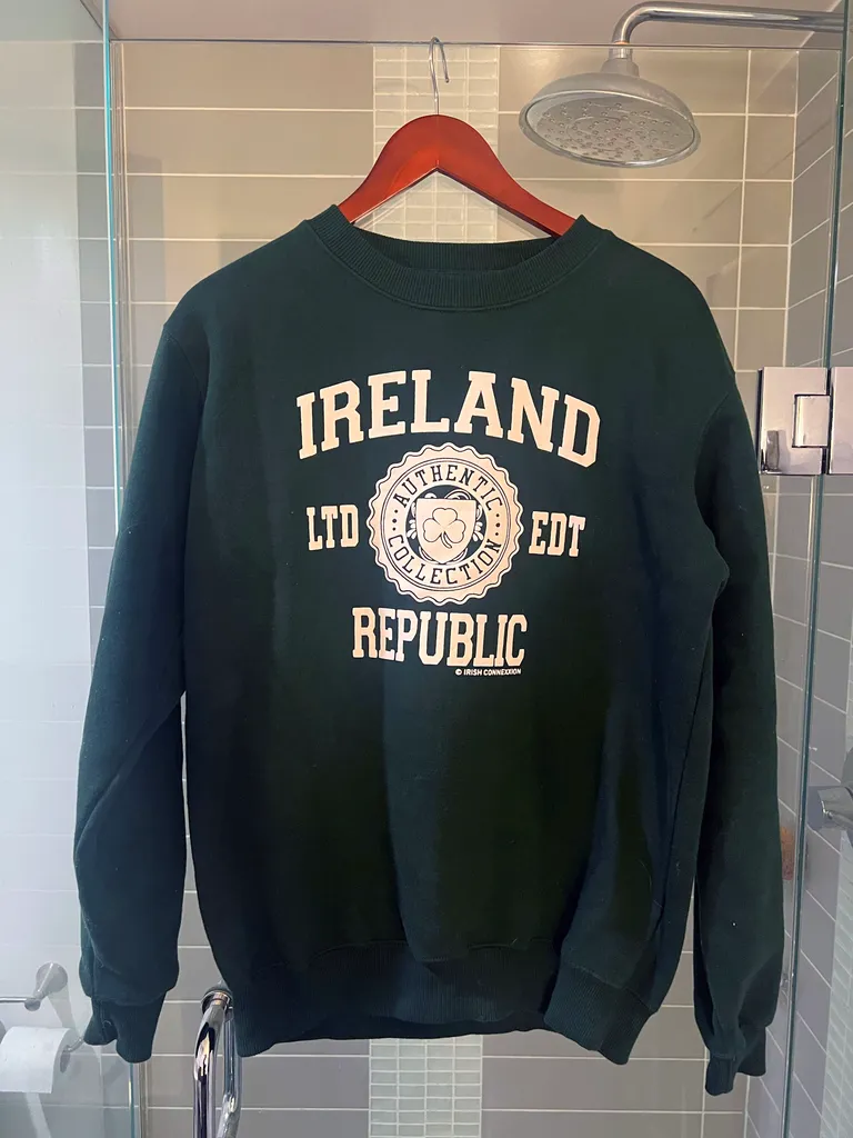 Ireland Sweatshirt - Like New photo 1