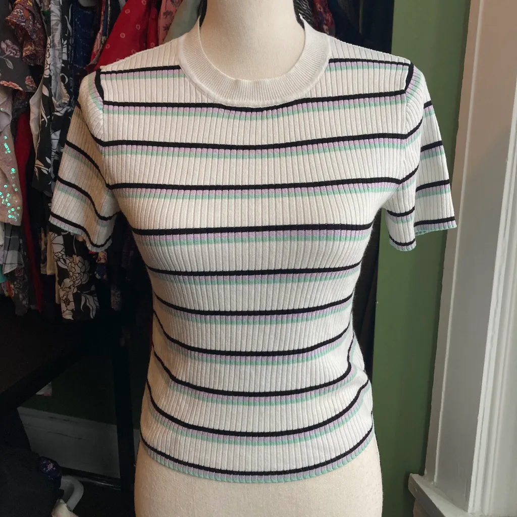 Divided striped ribbed  top size Medium photo 1