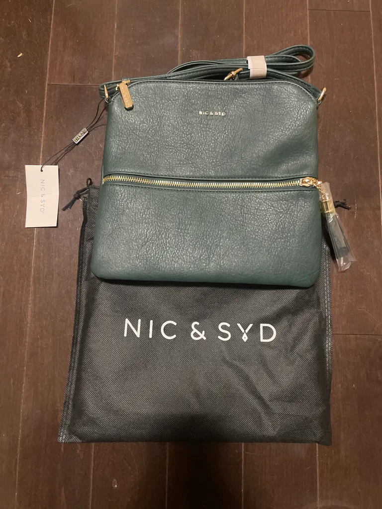 BNWT green purse  photo 1