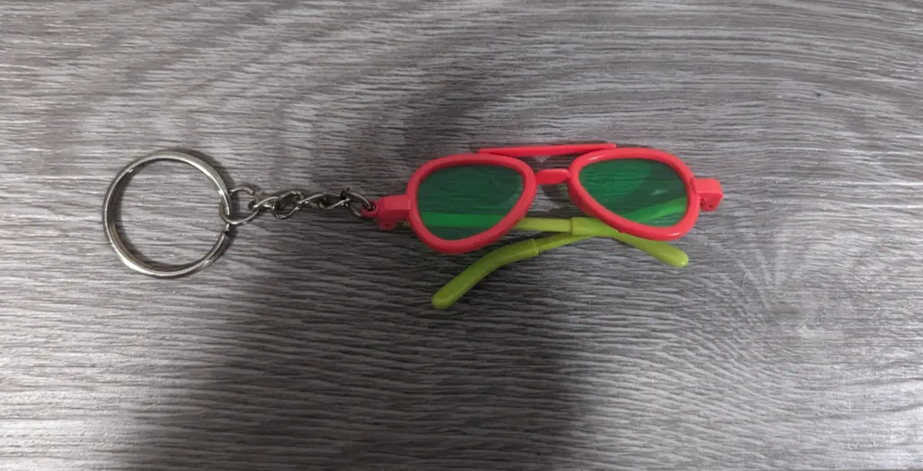 Sunglasses Keychain photo 1
