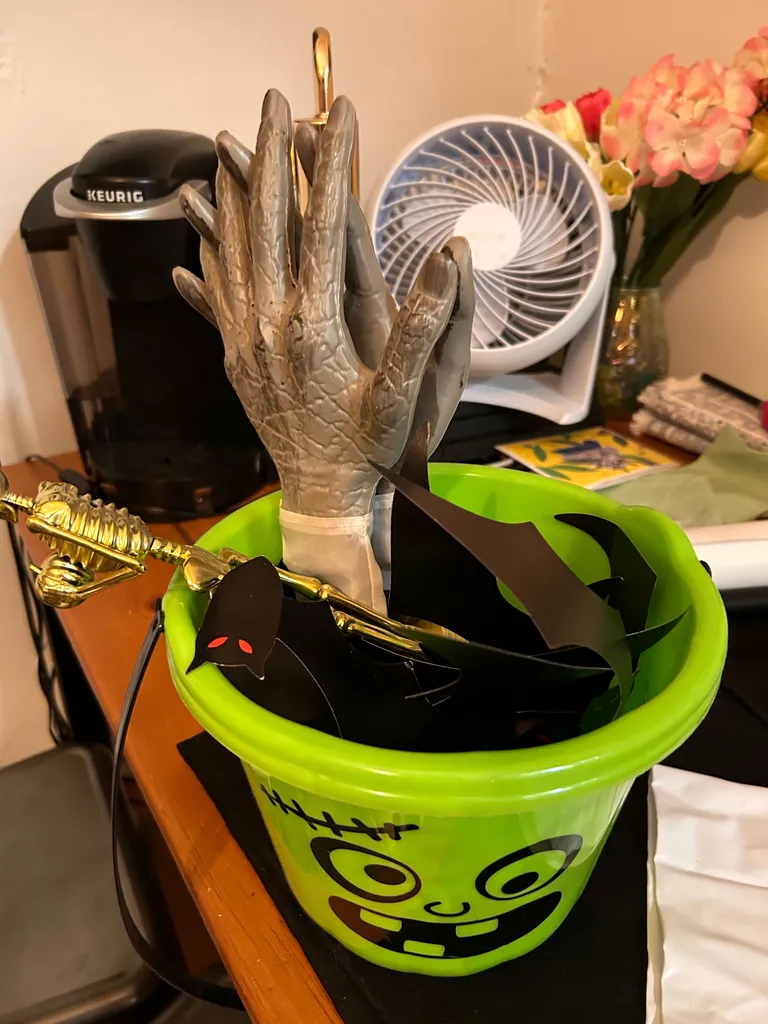 FREE halloween bucket / decor photo 1