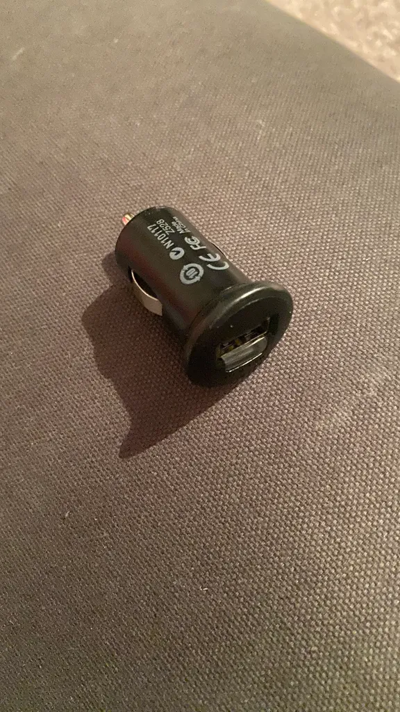 USB car charger photo 1