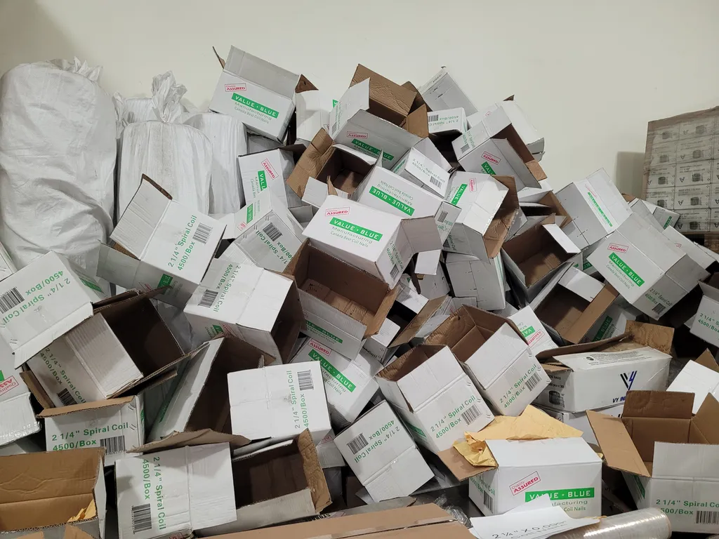 Free cardboard and packing materials  photo 1