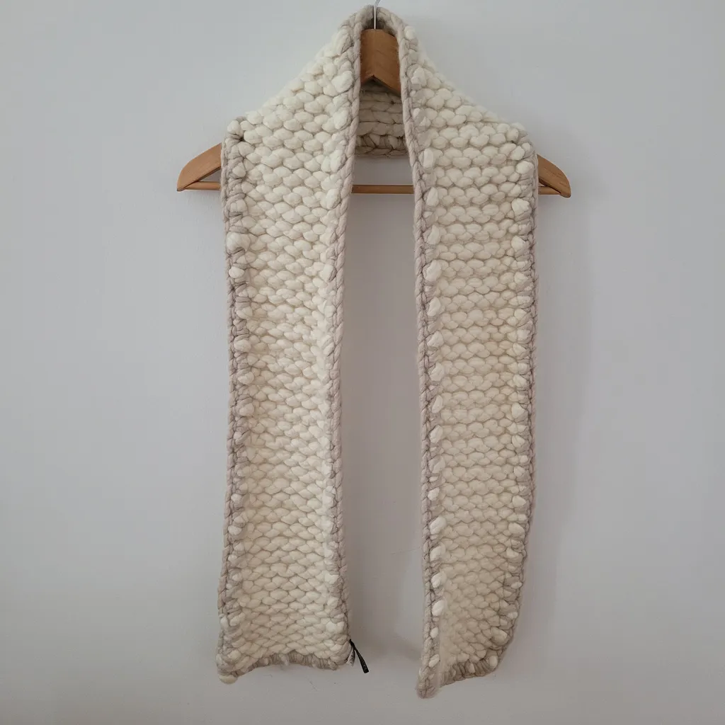 100% Wool Thick Knit Gap Scarf (H3Z) photo 1