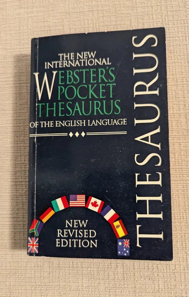 The New Webster's Pocket Thesaurus of the English Language photo 1