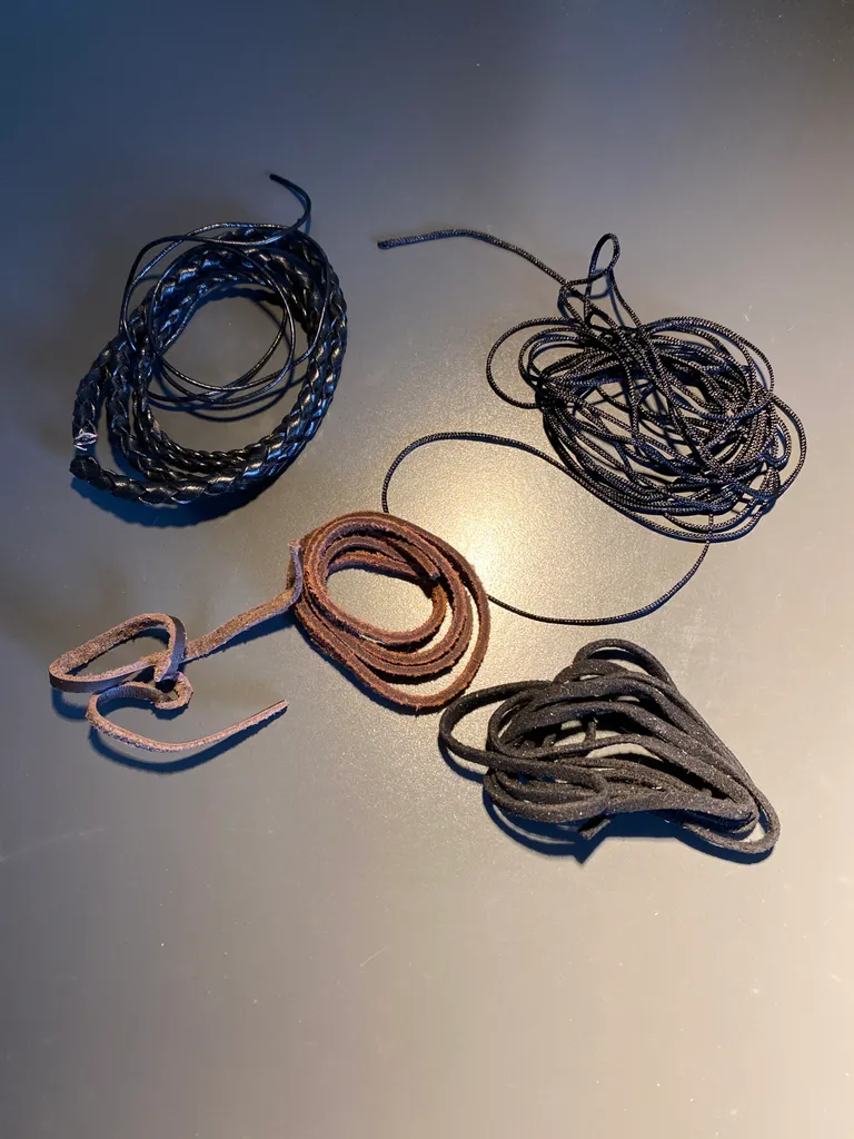 Nylon, leather and suede threads photo 1