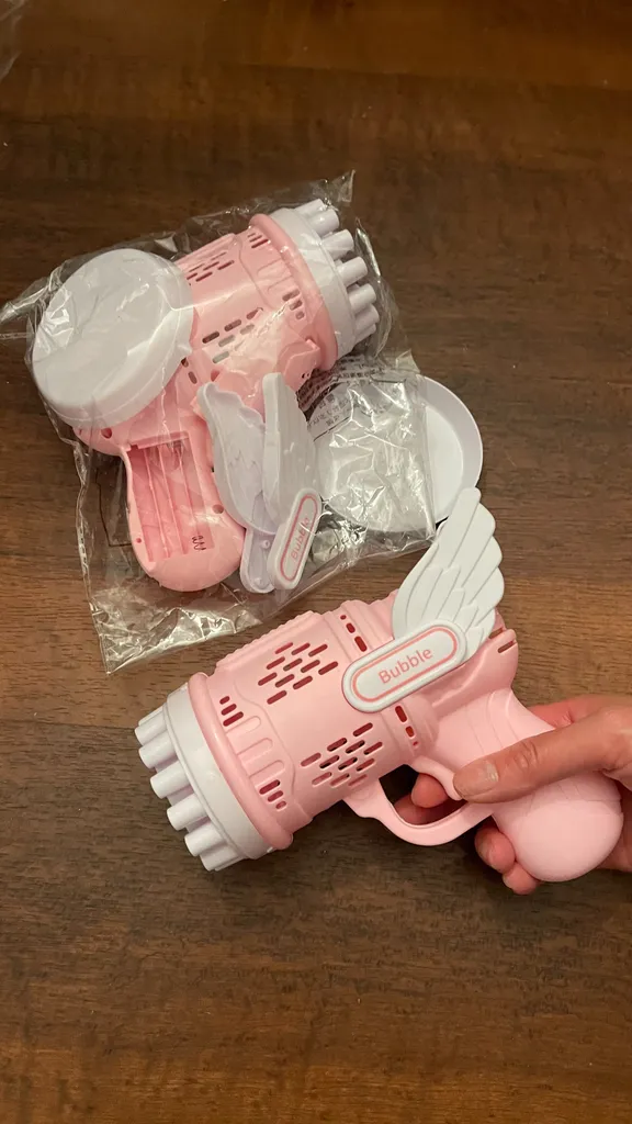 Pink plastic Bubble gun photo 1