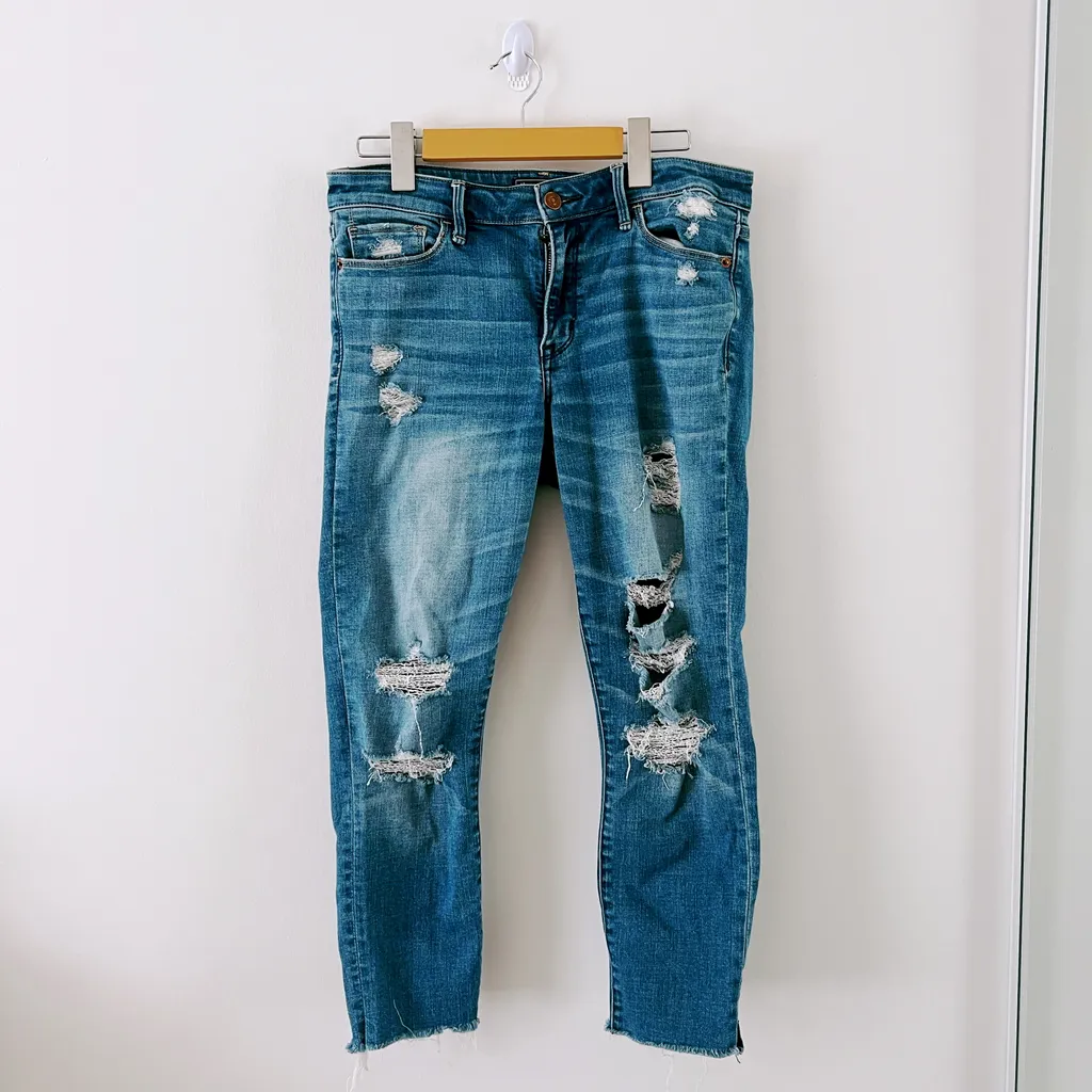 Abercrombie & Fitch Size 28 Mid Rise Skinny Ripped Jeans photo 1