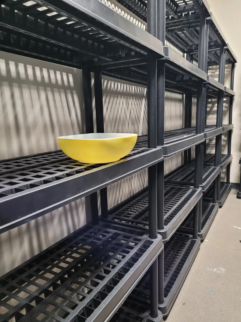 Yellow  square / round bowl photo 1