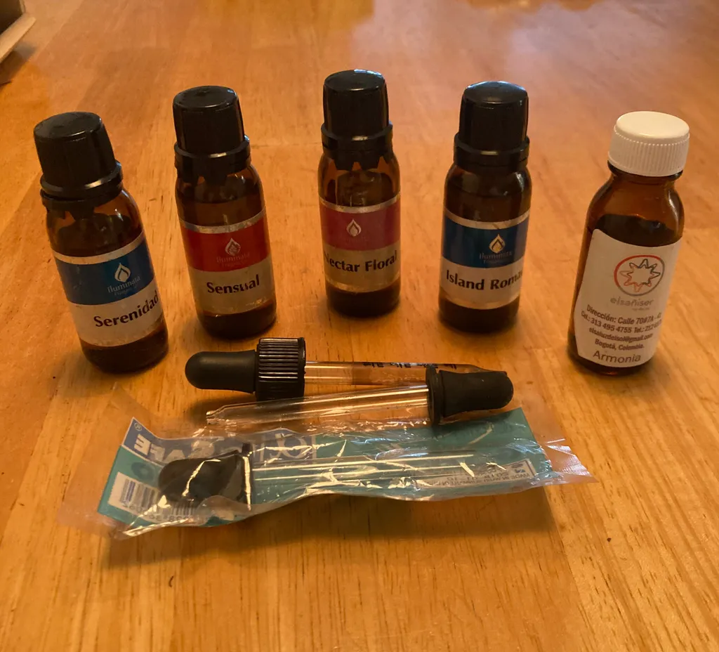 Essential oils + droppers photo 1