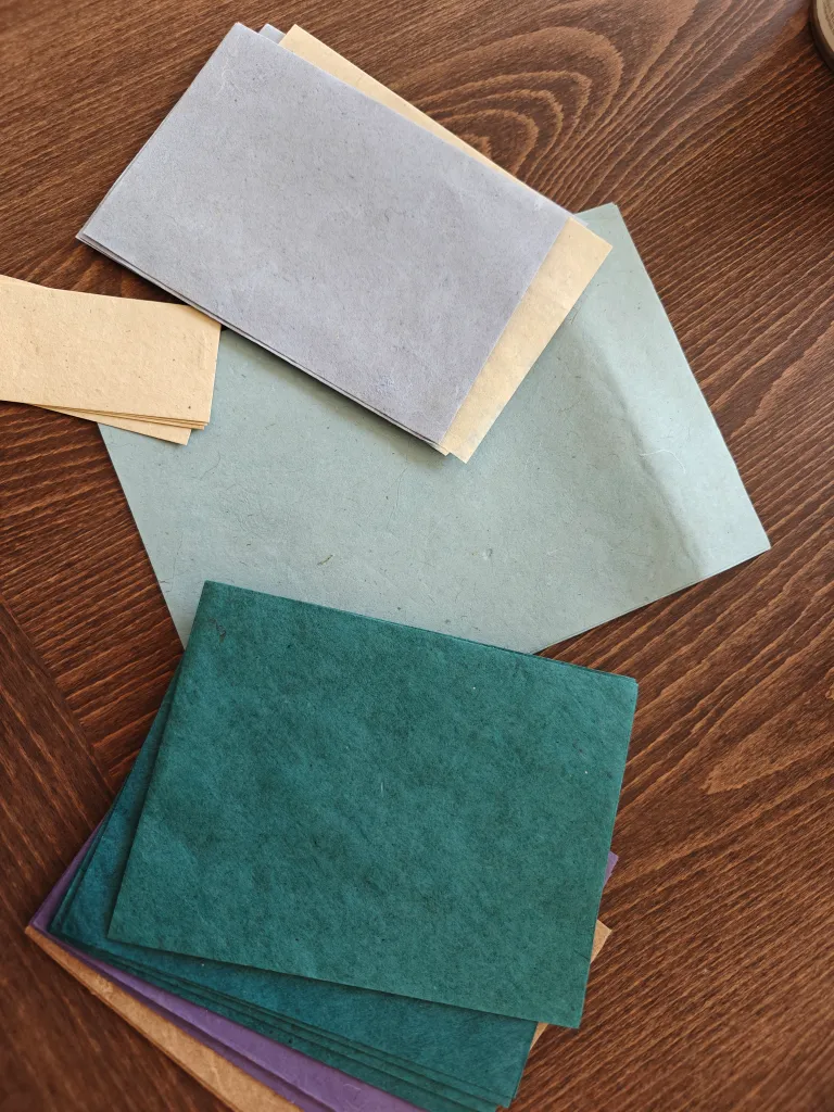 🎀 FREE Handmade Paper & Envelopes  photo 1