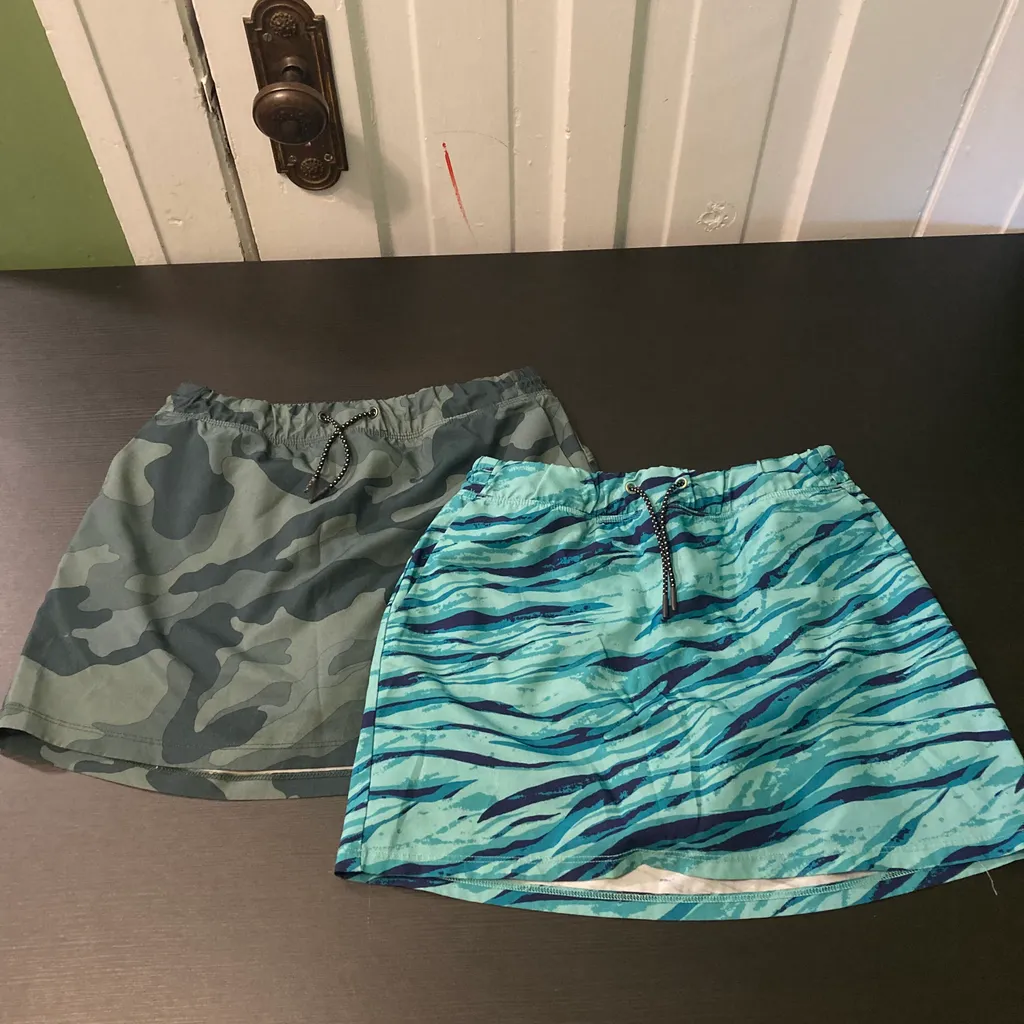 Old navy lot of 2 skirts for kids size 10/12 photo 1