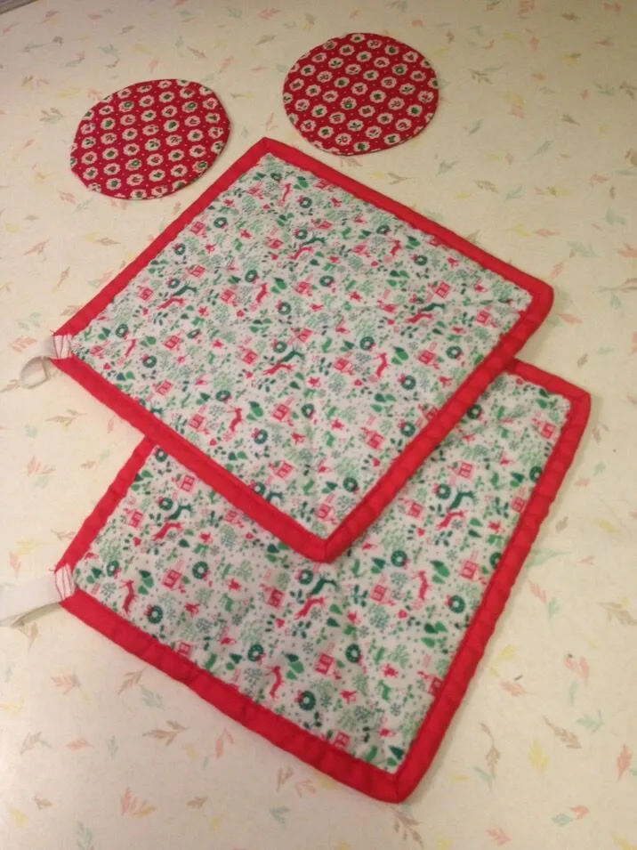 2 Potholders, 2 Coasters photo 1