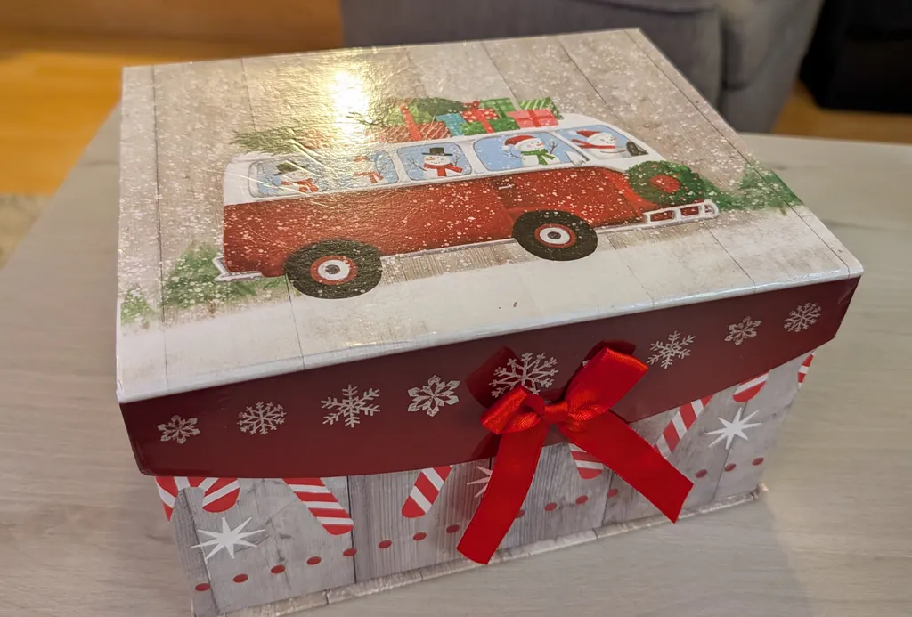 Christmas-Themed Decorative Gift Box photo 1