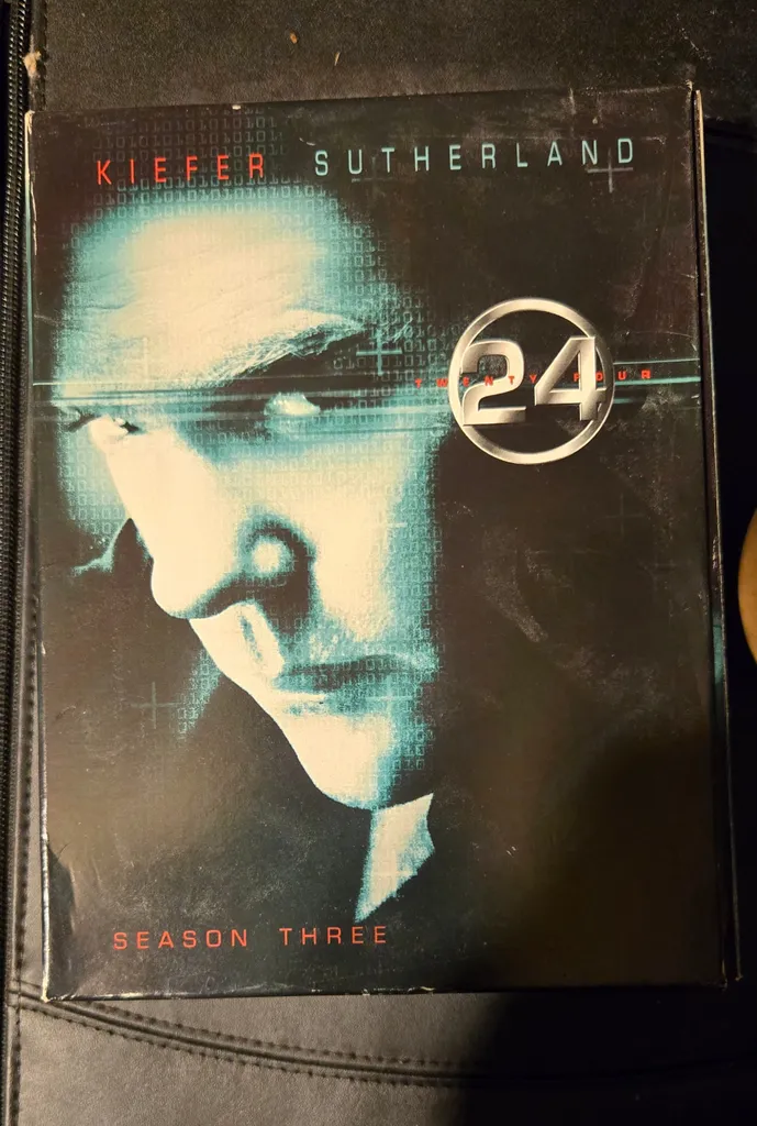 24 Season 3 box set photo 1