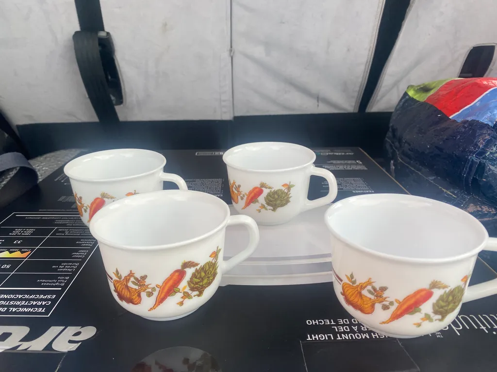 Set of 4 Vintage Ceramic Mugs photo 1