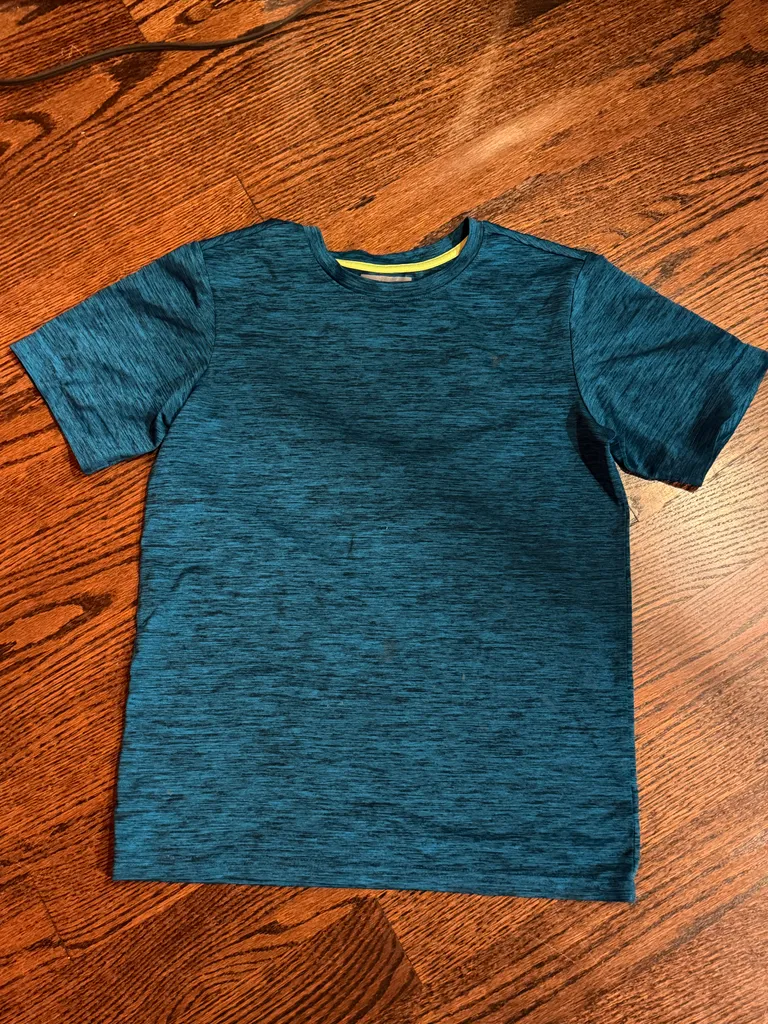 Old navy t-shirt size 14/16 - fits 10/12 photo 1
