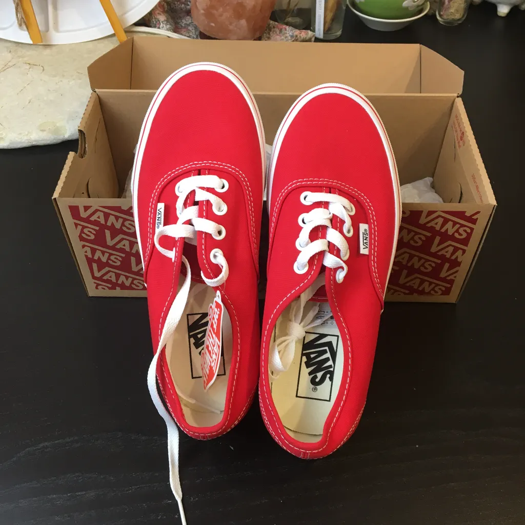 (7.5) Vans authentic red photo 1