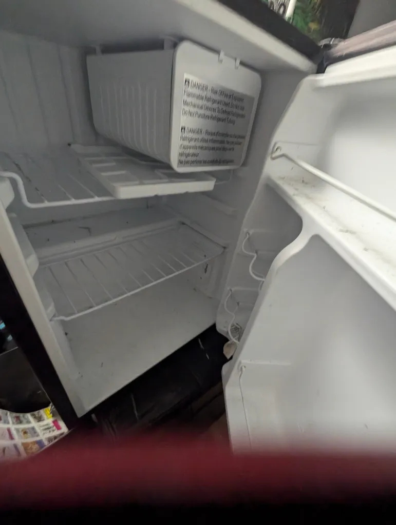 Mini fridge like new  photo 1