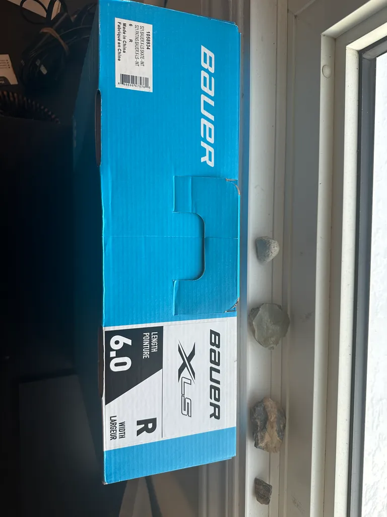 Bauer Hockey Skates Size 6 (Regular) photo 1