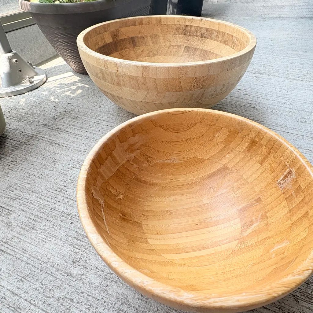 2 wooden bowls photo 1