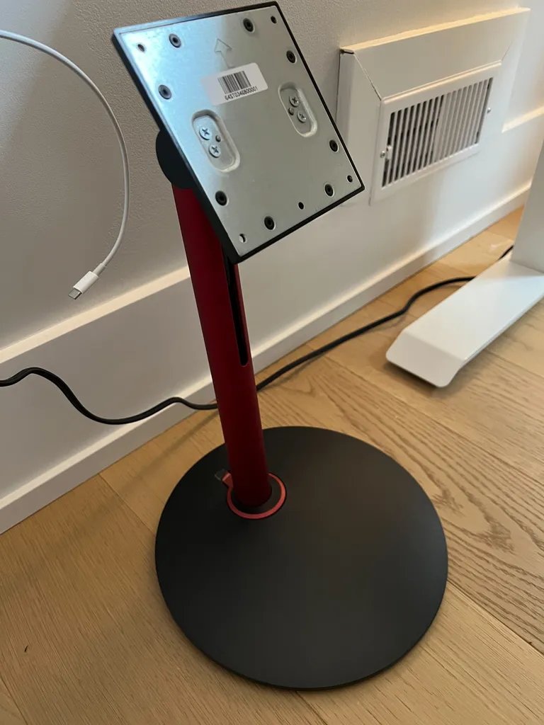 Free monitor stand photo 1