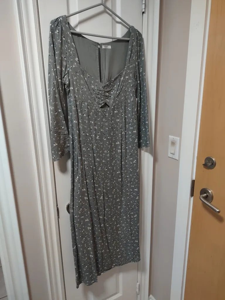 Women's dress size small photo 1