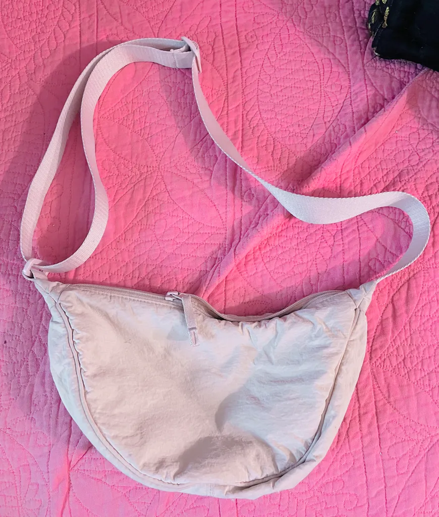 PENDING Fanny pack/shoulder bag photo 1