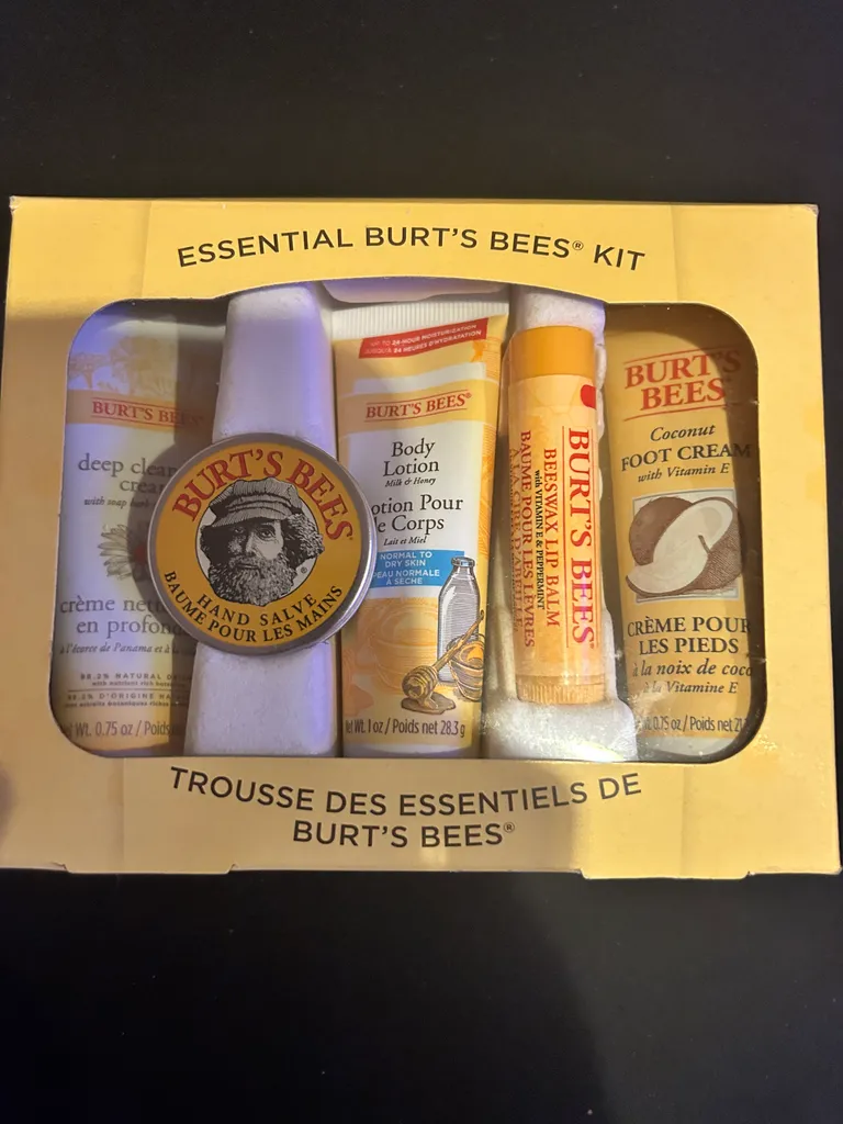 BNIB Essential Burt’s Bees Kit photo 1
