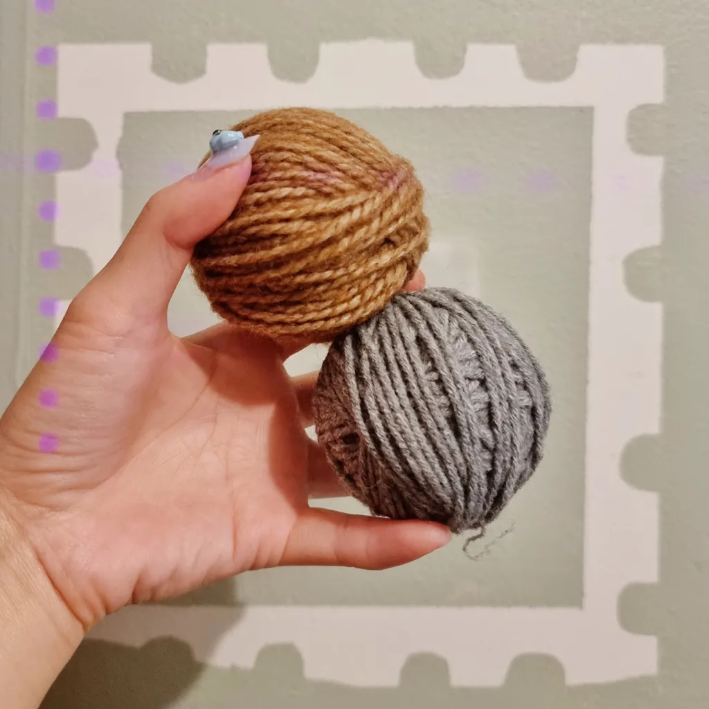 🐁Grey Yarn Brown Yarn🥐 photo 1