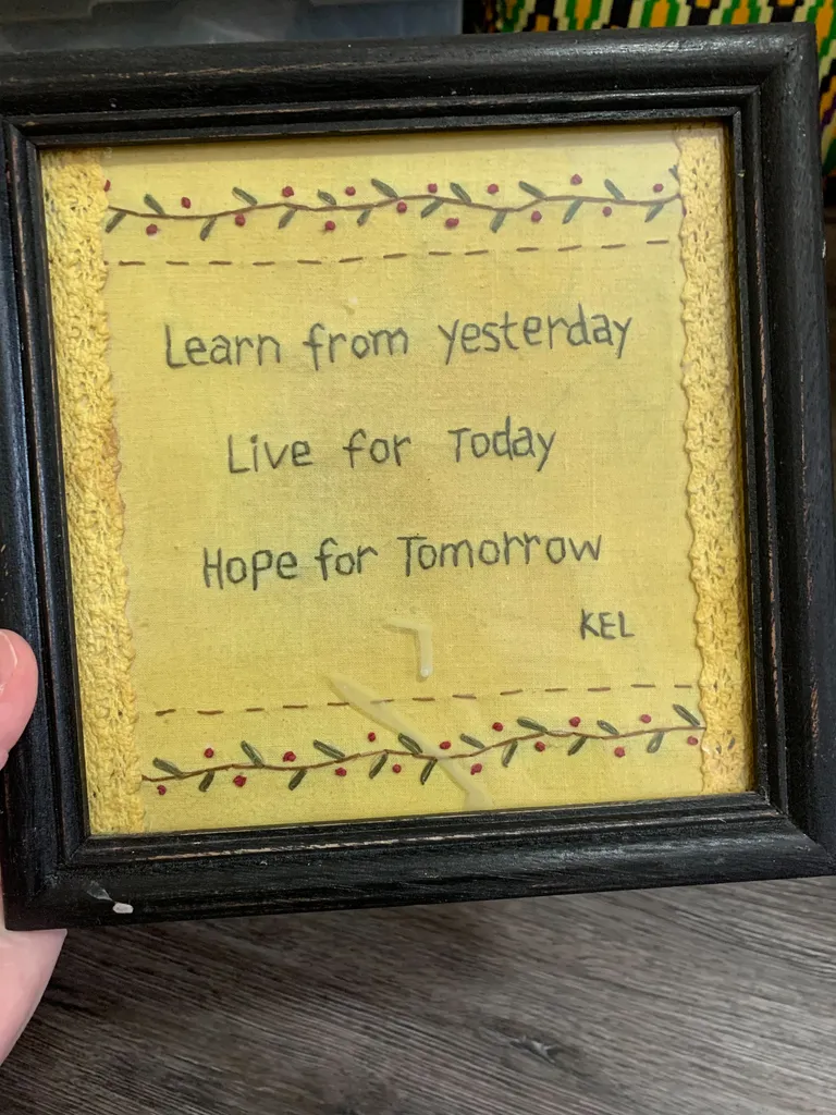 Free Handstitch sign photo 1