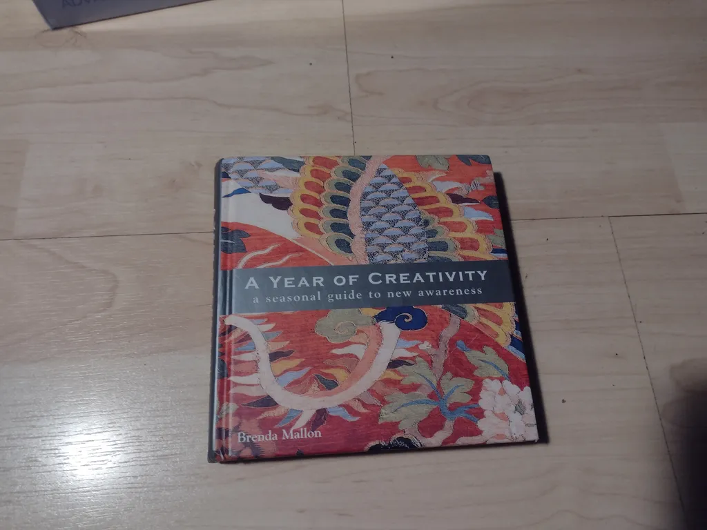 Book - "a year of creativity" by Brenda Mallon photo 1
