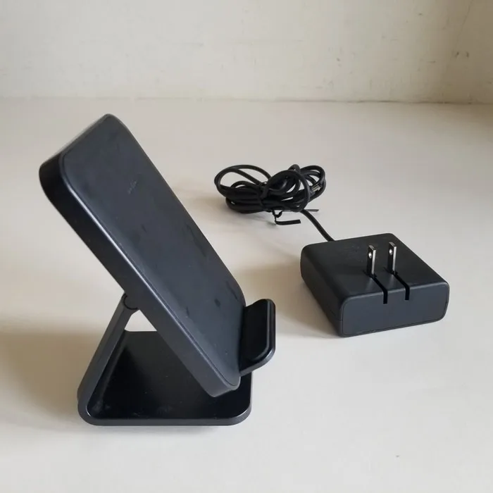Wireless Phone Charger photo 1
