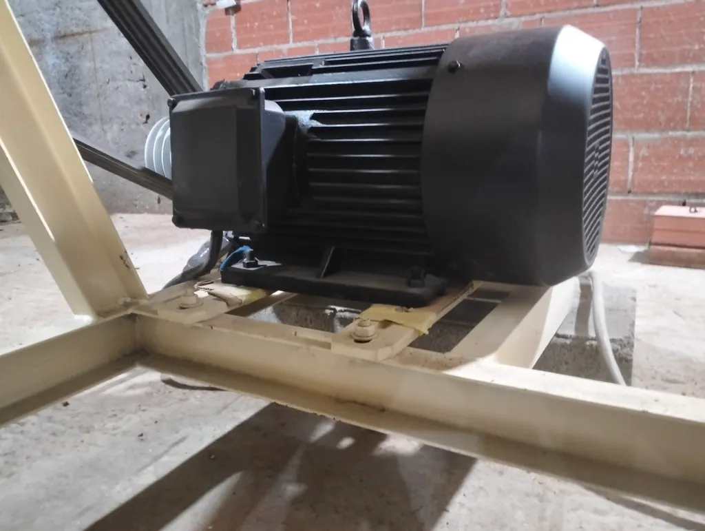 Electric engine  photo 1