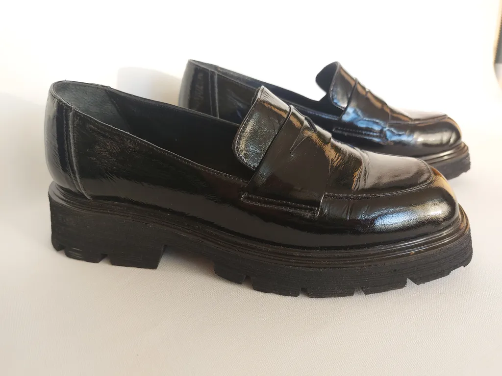 Size 7 Black Ladies Shoes  photo 1
