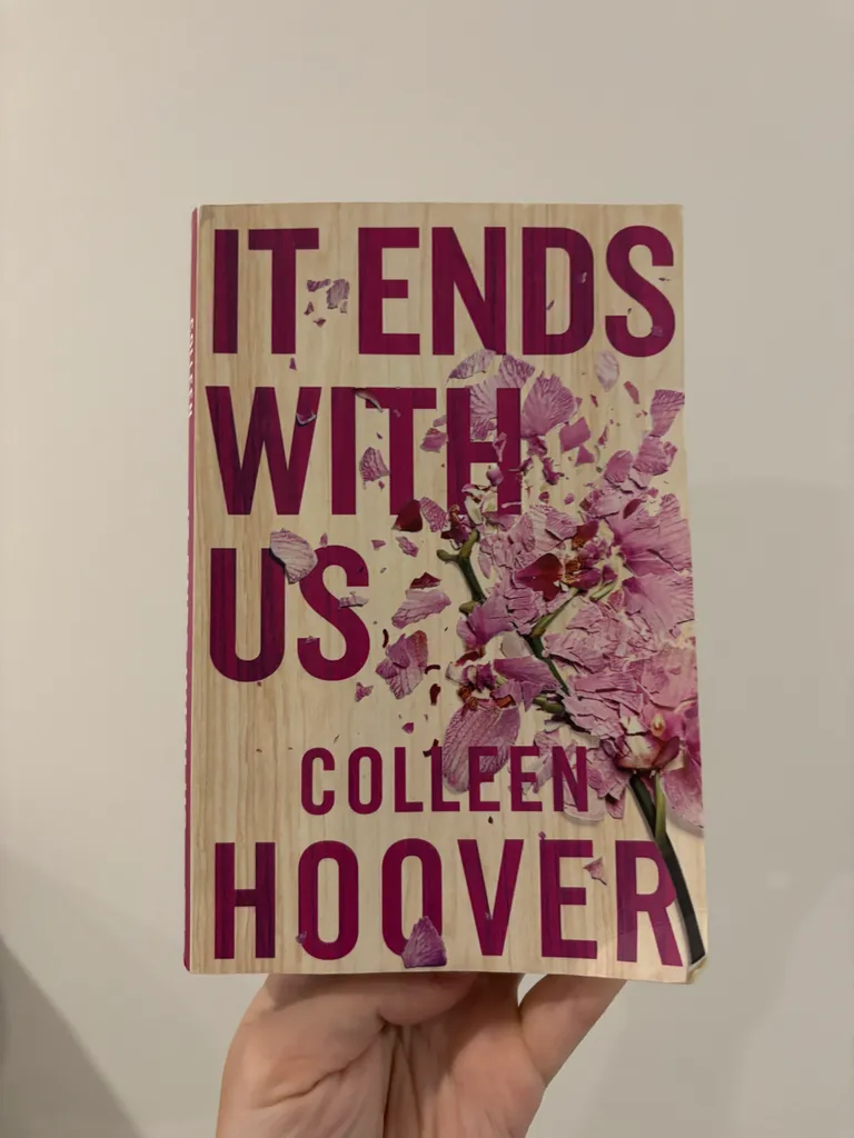 It Ends With Us book by Colleen Hoover photo 1