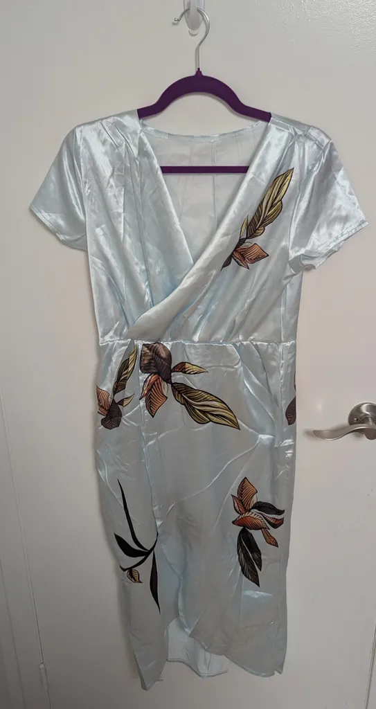 Brand New Floral Dress - Women's Size Medium    photo 1