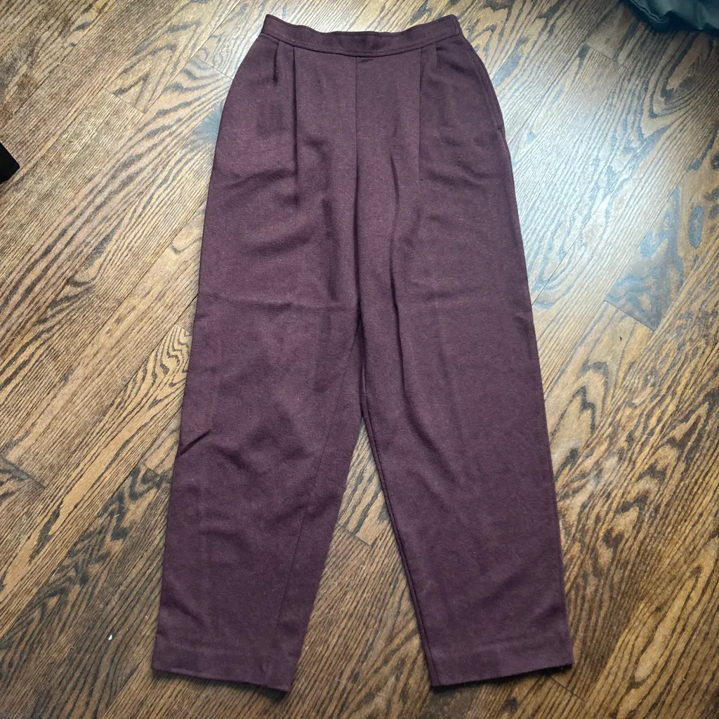 WEEKENDERS PLEATED BURGUNDY JOGGER PANTS SIZE SMALL photo 1