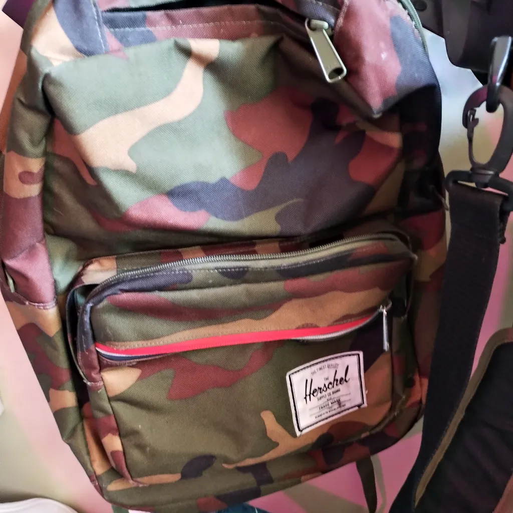 Herschel back pack photo 1