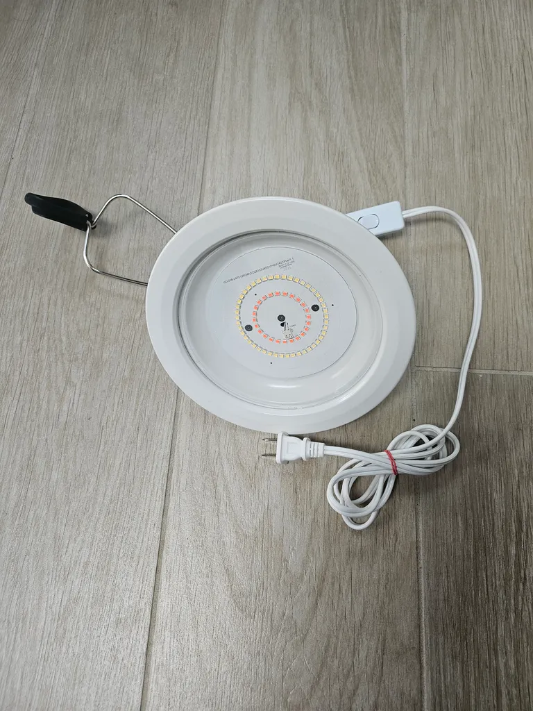 Plant grow light photo 1