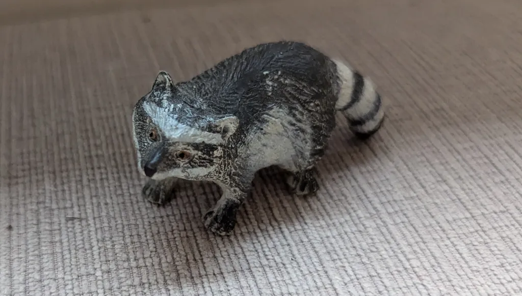 Raccoon Figurine photo 1