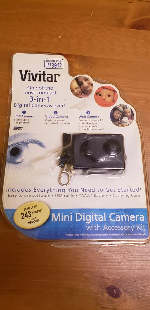 Compact Digital Camera photo 1