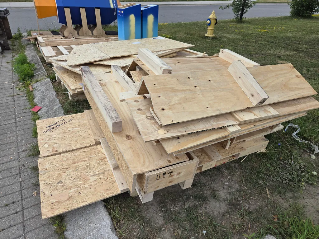 ♻️🌈🎈Free wood scrap photo 1