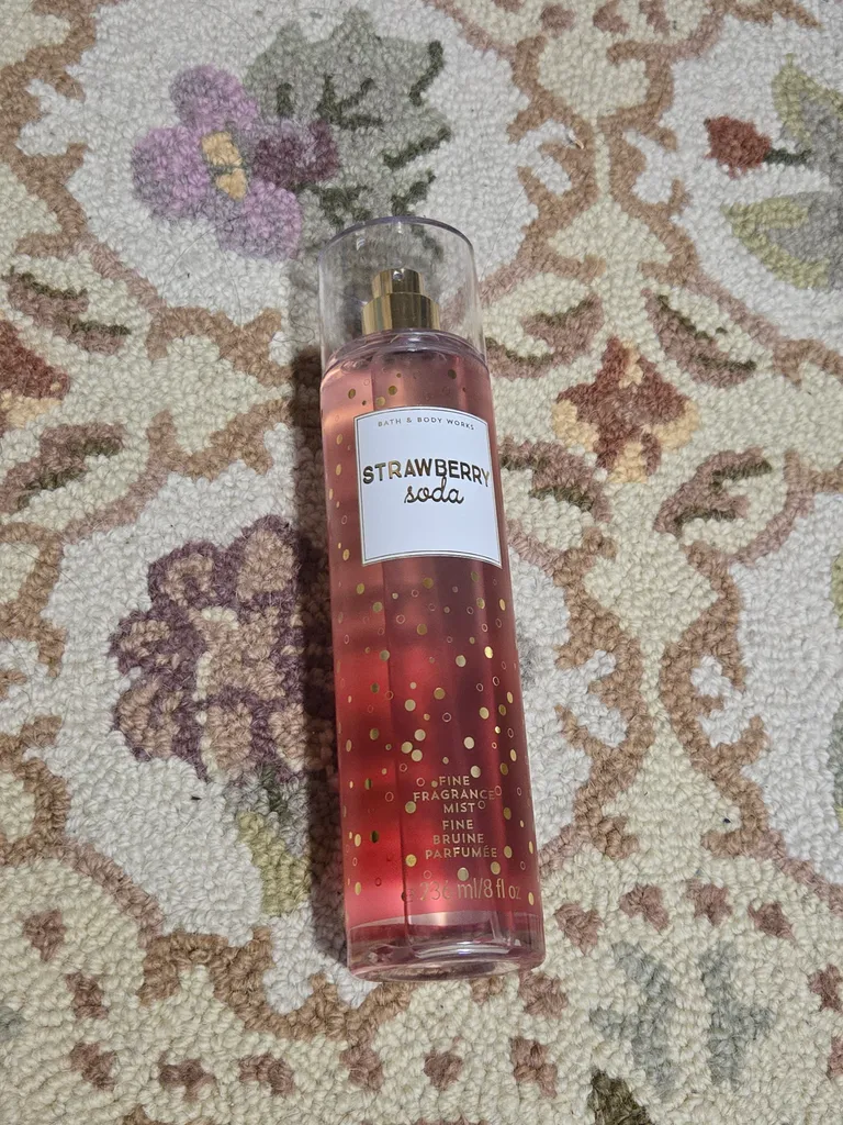 Strawberry soda bath and body works photo 1