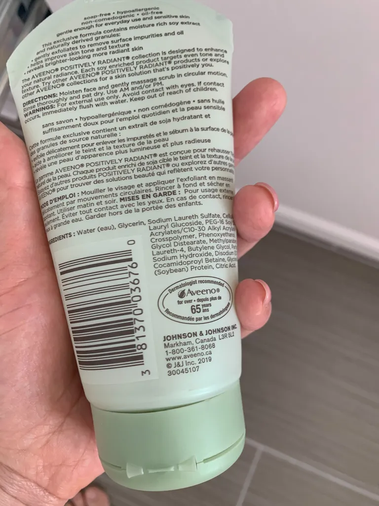 Aveeno daily facial scrub  photo 1